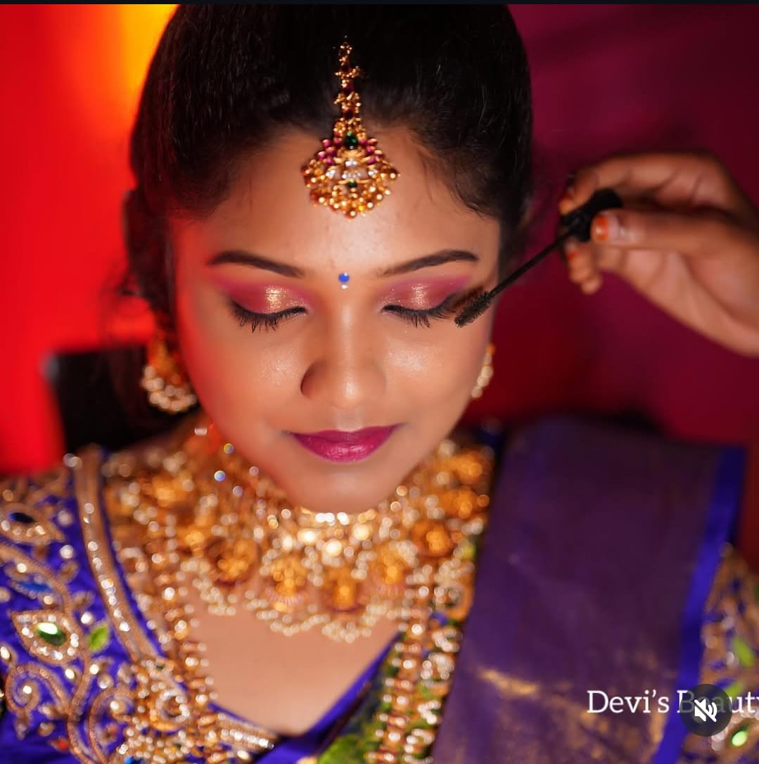 Beautiful South Indian bridal makeup by Devi's Beauty Parlour